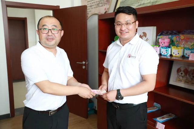 董事長安俊峰以個(gè)人名義向?qū)W校捐贈(zèng) 董事長安俊峰以個(gè)人名義向?qū)W校捐贈(zèng)